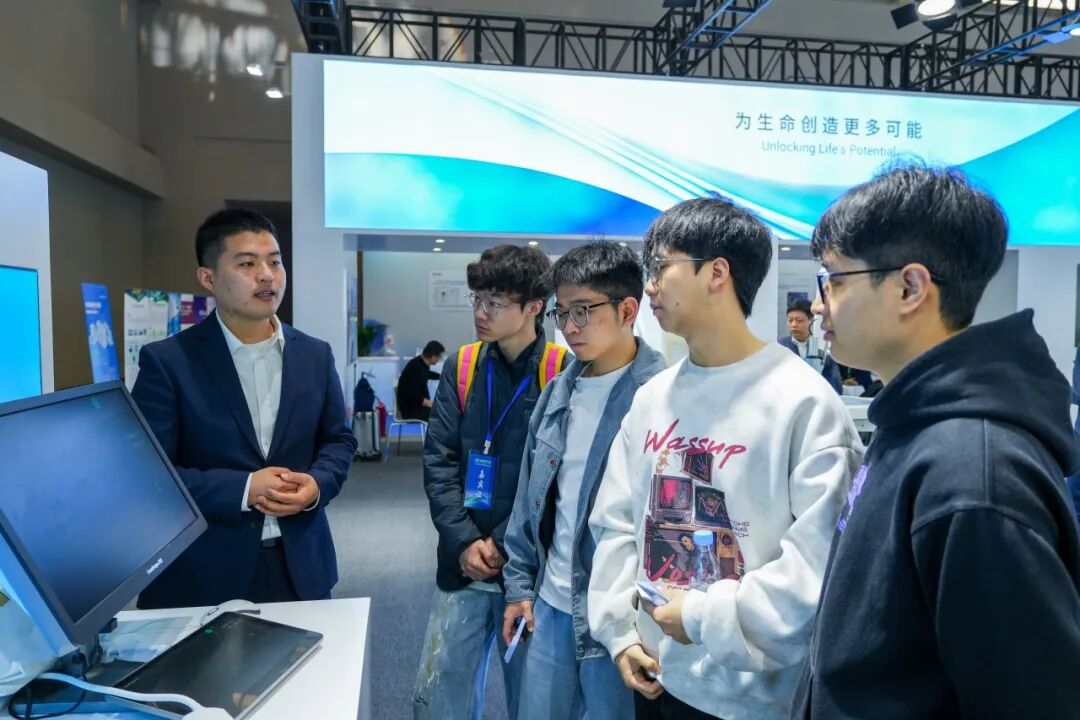 SonoScape V-reader V20 intravascular ultrasound system presented at a medical technology exhibition